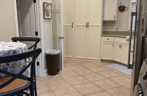 Madisonville Apartment | Coquille's Nest/Comfy Apartment
