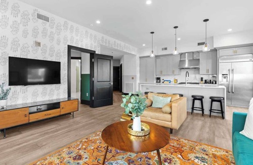 Central Business District Hotel | Corner Penthouse w/Private Balcony- Hotel