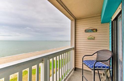 North Beach House | Corpus Christi Beachfront Condo w/Pool Access!