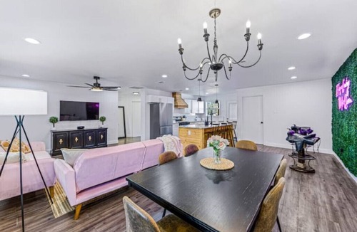 Fort Worth House | Cosmic Cowgirl 3 minutes from the Stockyards!