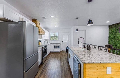 Fort Worth House | Cosmic Cowgirl 3 minutes from the Stockyards!