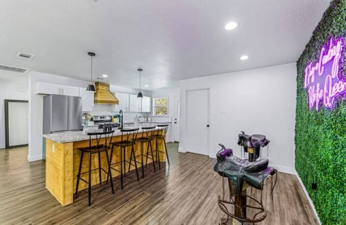 Fort Worth House | Cosmic Cowgirl 3 minutes from the Stockyards!