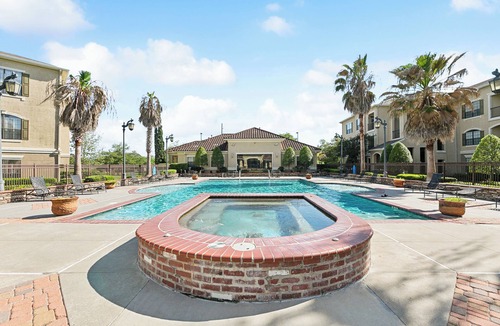 Mid City South Condo | Cosy 1-bedroom Condo Near LSU at the Reserve Cedar Lodge - Ready to move-in
