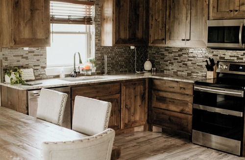 Kerrville Cottage | Cosy 1-bedroom cottage with spring-fed creek and spectacular views