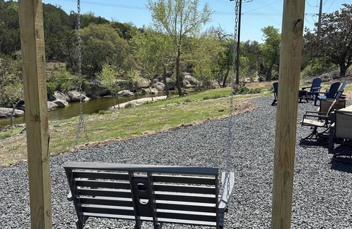 Kerrville House | Cosy 2-bedroom cabin with modern amenities and beautiful views