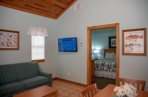 Fulton House | Cottage 05 at D&R Pelican Bay Resort - Pet Friendly