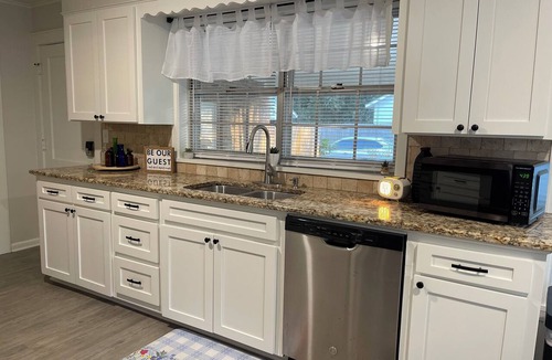 West Monroe House | Cottonport Cottage-stunning 3/2 in heart of West Monroe with all KING size beds!
