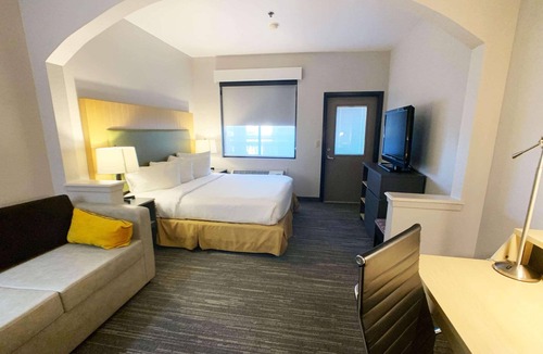 Fort Worth Hotel | Country Inn & Suites by Radisson, Fort Worth West l-30 NAS JRB