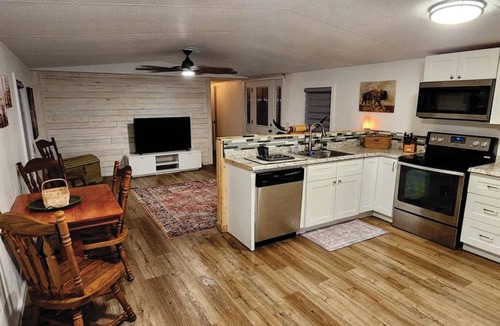 Nemo House | Country Living located Mid-Way between Granbury and Glen Rose.