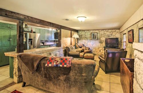 Wetmore House | Countryside Cottage: 17 Mi to Downtown San Antonio
