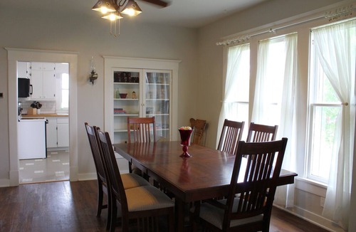 Georgetown House | Countryside Farmhouse, backporch breezes, hillside views, and in Walburg!