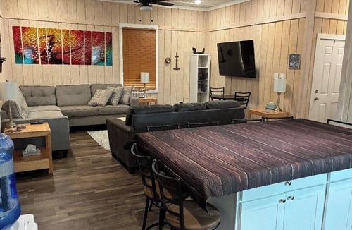 Grand Isle House | Court Side Oasis Beach Access Nearby