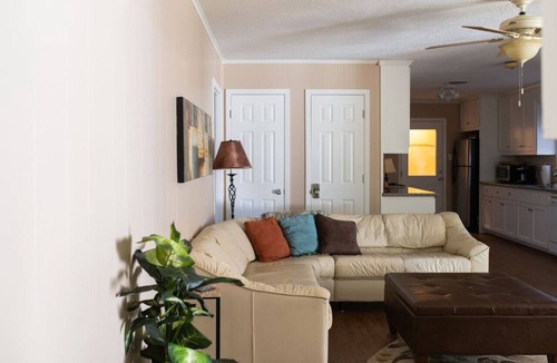 Redmond Terrace House | Covered Pool 1 Mi Walk to Kyle Field