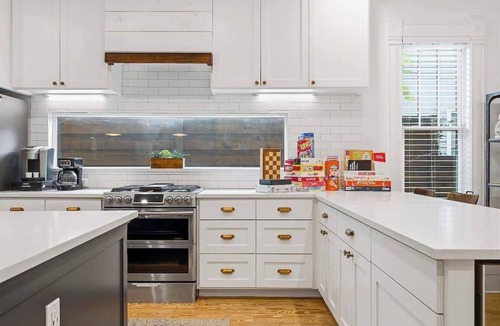 Holly House | Cowboy Pool, Putting Green - Near UT Football + DT
