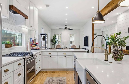 Holly House | Cowboy Pool, Putting Green - Near UT Football + DT