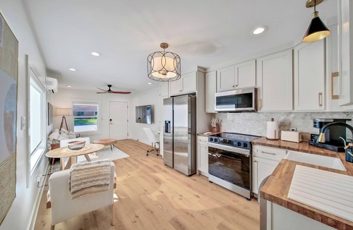 Houston House | Cozy 1 Bed/1 Bath 4 Miles from IAH/Kingwood/Humble