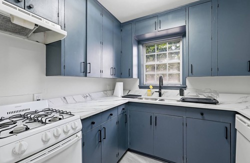 Hillcrest Apartment | Cozy 1-bedroom apartment in tranquil Little Rock with AC