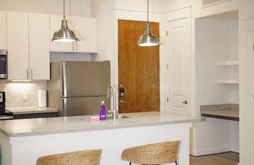 Montrose Apartment | Cozy 1-bedroom apartment in perfect downtown Houston
