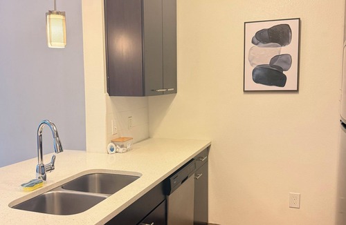 Far North Dallas Apartment | Cozy 1-bedroom apartment near addison square