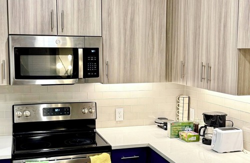 Addison Apartment | Cozy 1-bedroom in peaceful area close to downtown and airports.