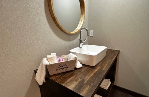 Timpson Hotel | Cozy 1-bedroom with WiFi and AC in charming Timpson