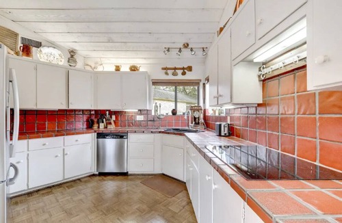 Manana West House | Cozy 1970's Texas Ranch