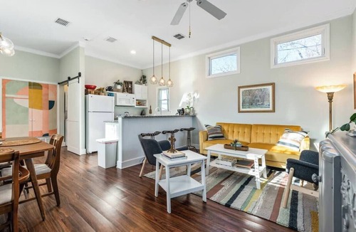 East Riverside House | Cozy 1BR Cottage Near DT Farmers Market & Baylor