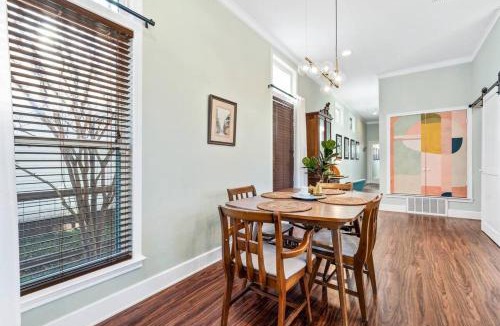 East Riverside House | Cozy 1BR Cottage Near DT Farmers Market & Baylor
