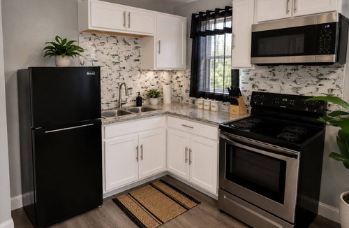 Riverside Terrace Apartment | Cozy 1BR Near Med Center, Astros, NRG & Downtown