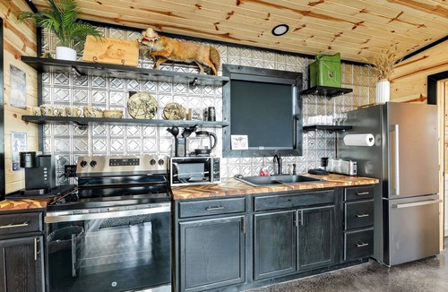 Talihina Cabin | Cozy 2-bedroom cabin in Talihina - Close to Talimena Drive and Choctaw Capital