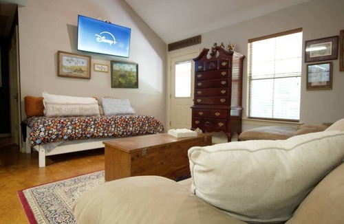 McCall Creek Cabin | Cozy 2-bedroom cabin in charming Liberty MS with Starlink WIFI