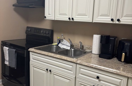Mid City North House | Cozy 2-bedroom home near Southern University, LSU and the interstate.
