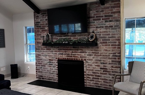 Thackerville House | Cozy 2-bedroom house in Thackerville, OK just minutes from Winstar World Casino.