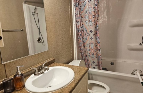 Shiner House | Cozy 2-bedroom Manufactured Home in lovely Shiner with AC comfort