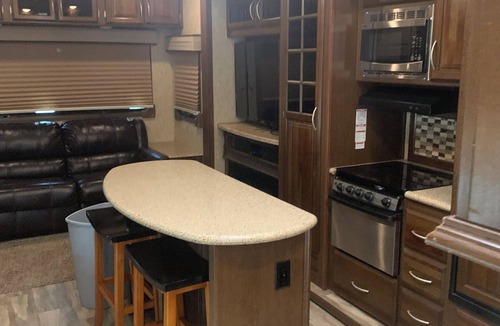 Leesville House | Cozy 2-bedroom RV with WiFi and AC near Ft Johnson