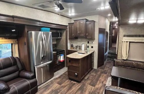 Leander House | Cozy 2 bedroom RV with pool