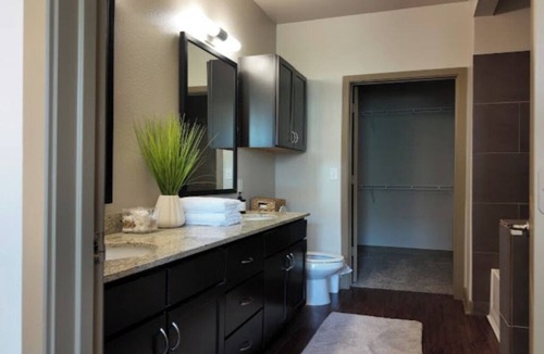 Dallas Apartment | Cozy 2BR Corporate Stay Near UT Southwestern & Love Field