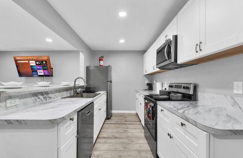 West Arlington Apartment | Cozy 2BR Escape close to Dining and Nightlife with WiFi