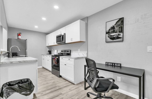 West Arlington Apartment | Cozy 2BR Escape close to Dining and Nightlife with WiFi