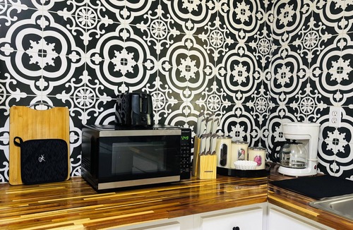 Highland Historic District Apartment | Cozy 2BR Retreat TVs in Every Room Streaming Included