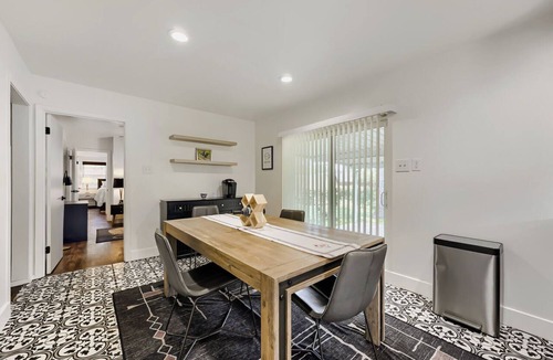 Farmers Branch House | Cozy 3-bedroom house in lovely Oxfordshire Lane Farmers Branch
