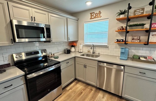 Greenville House | Cozy 3-bedroom house in Greenville Great location!Close to everything !NEW!