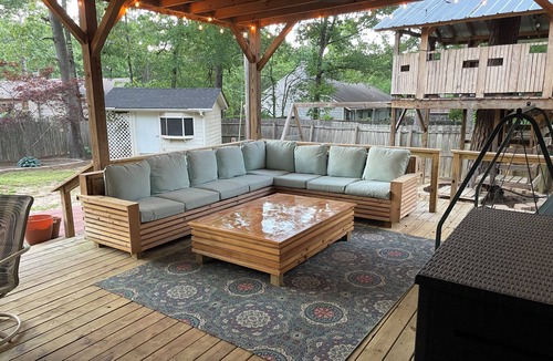 Little Rock House | Cozy 3 bedroom in west Little Rock-outdoor covered deck w grill