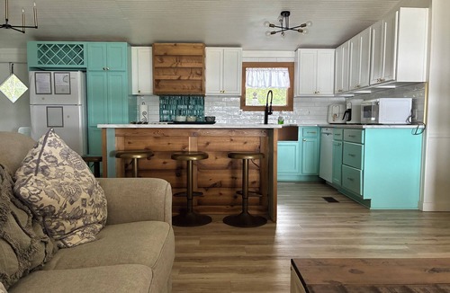 Lakeland House | Cozy 3-bedroom mobile home with WiFi, AC in peaceful Oscar