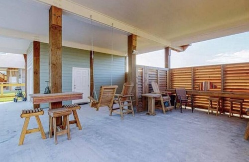 Crystal Beach House | Cozy 3 BR/2 BA in the heart of Bolivar Peninsula