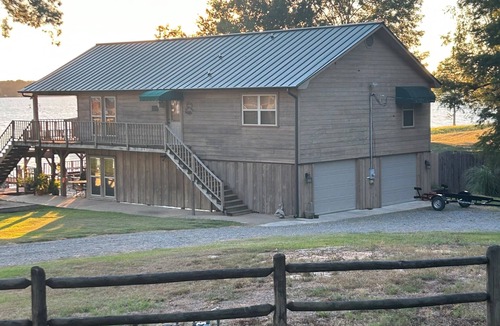 Farmerville Cabin | Cozy 4-bedroom cabin with AC and WiFi on Lake D'arbonne.