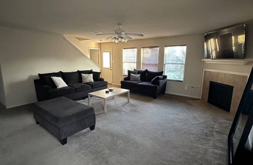 Barrett House | Cozy 4-bedroom house in lovely Houston with amenities