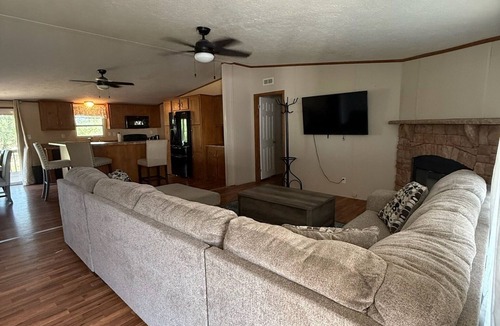 Camp Wood House | Cozy 4-bedroom mobile home in fabulous Camp Wood with AC