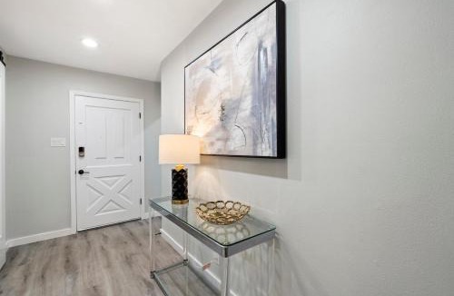 Parker Lane Apartment | Cozy 5BR Home Sleeps 12 Near Downtown Austin and Tesla