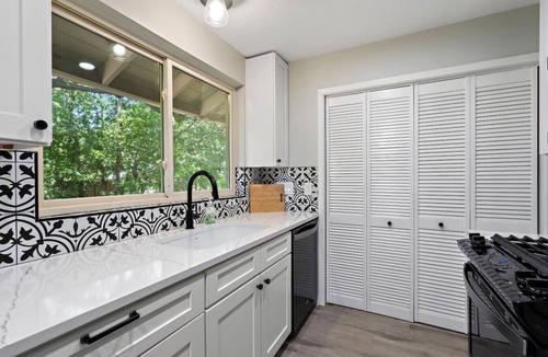 Parker Lane House | Cozy 5BR Home | Sleeps 12 | Near Downtown Austin